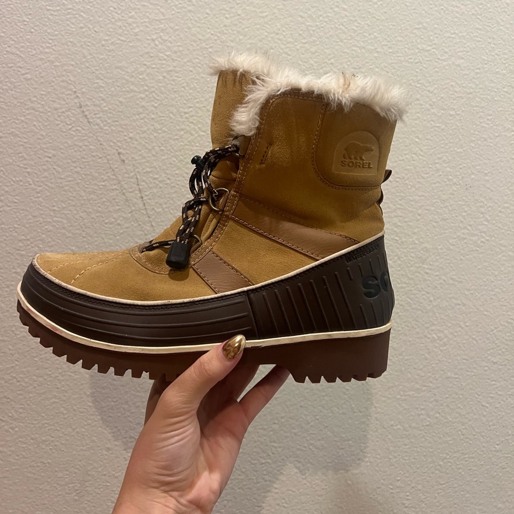 Snow boots.